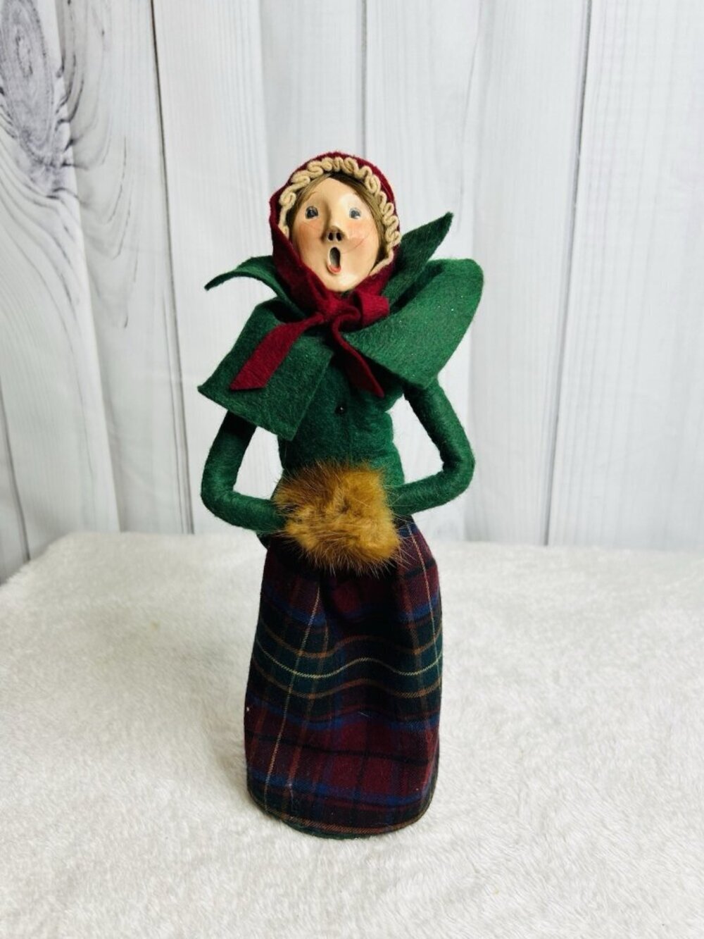 Byers Choice Victorian Woman Caroler Plaid Skirt with Fur Muff Bumpy Base 1984